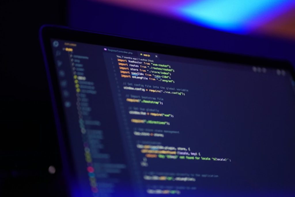 Desenvolvimento de Sistemas - Desenvolvimento de sistemas web sob medida vs. Sistemas prontos