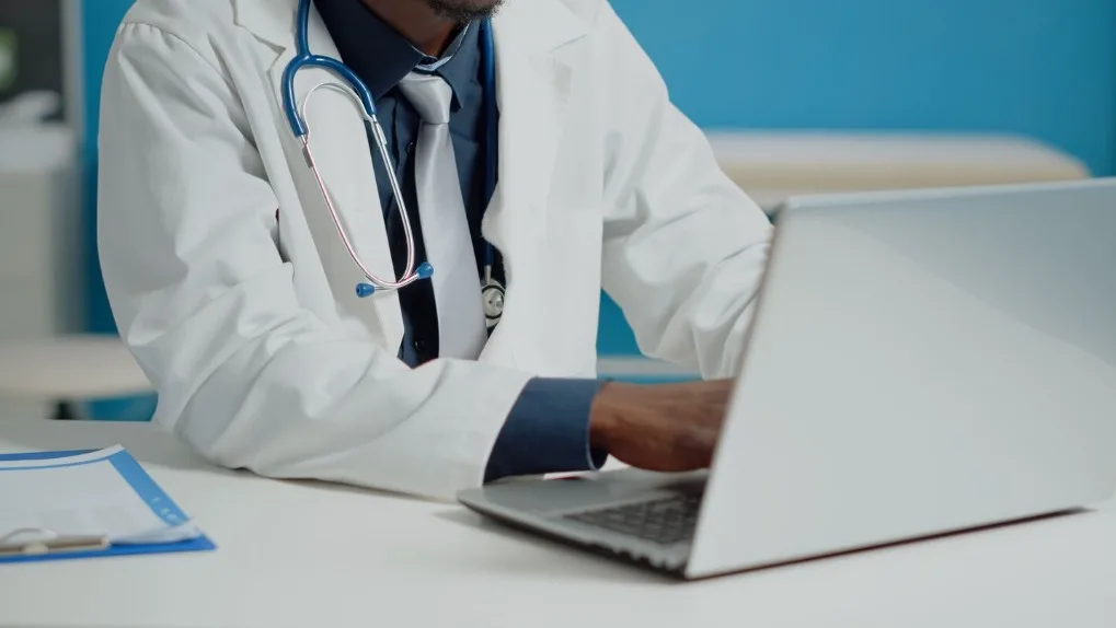 Por que um médico precisa ter site próprio